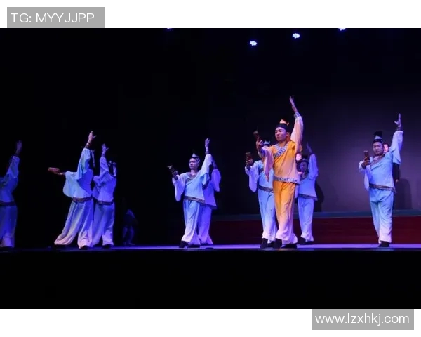 足球明星与中国舞女生的完美结合展现魅力与优雅的精彩瞬间